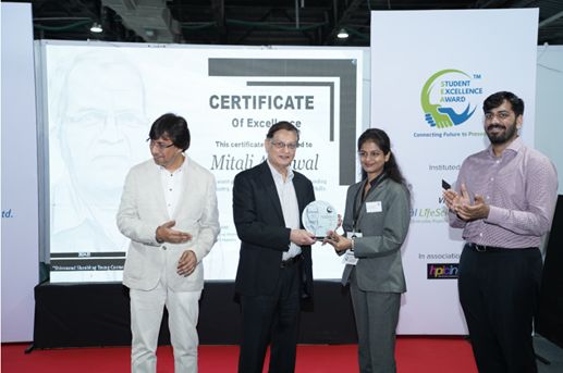 Mr. R.B. Mohile presenting Young Cosmetologist Award.